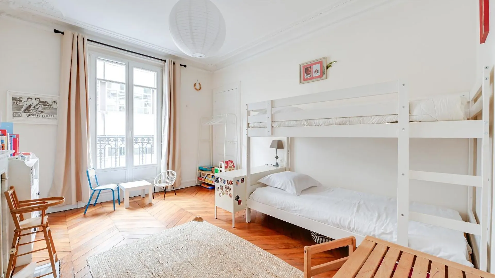 Daire Veeve - Cartographer's Haven Paris