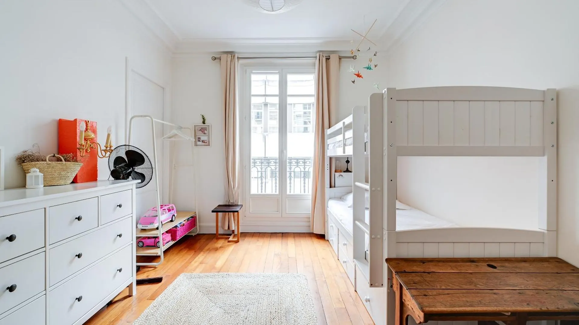 Veeve - Cartographer's Haven Paris